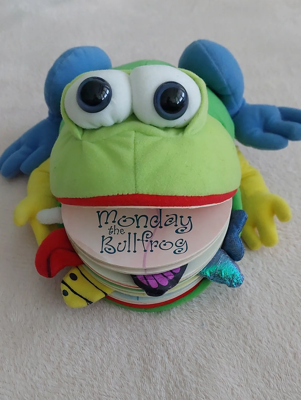 MONDAY the BULLFROG: A Huggable Puppet Book About the Days of the Week NWOT